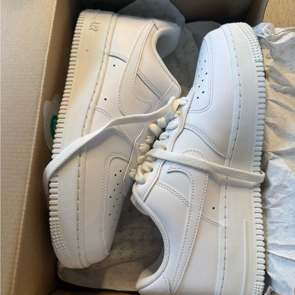 Women's Nike Air Force 1 '07 size 9